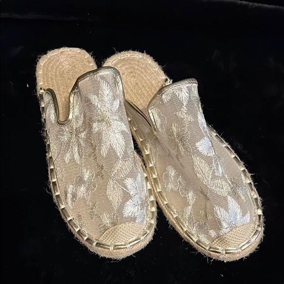 Women’s Silver Linen Woven Flat Slip-on Espadrilles - Picture 1 of 8